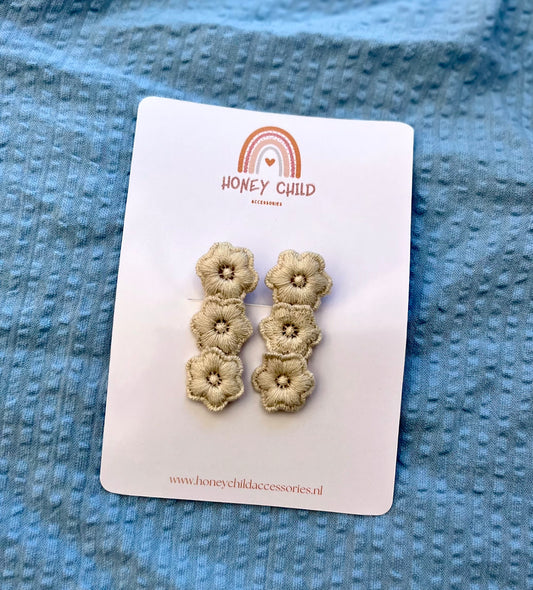 Small Daisy hair clips